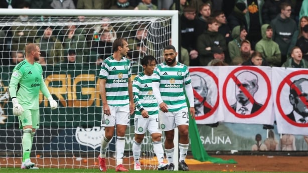 DUNDEE, SCOTLAND - OCTOBER 19: Celtic's Cameron Carter-Vickers, Benjamin Nygren and Reo Hatate during a William Hill Premiership match between Dundee and Celtic at The Scot Foam Stadium at Dens Park, on October 19, 2025, in Dundee, Scotland. (Photo by Craig Williamson/SNS Group via Getty Images)