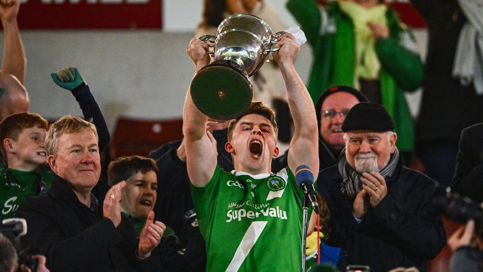 Maigh Cuilinn hold off Salthill to claim third title