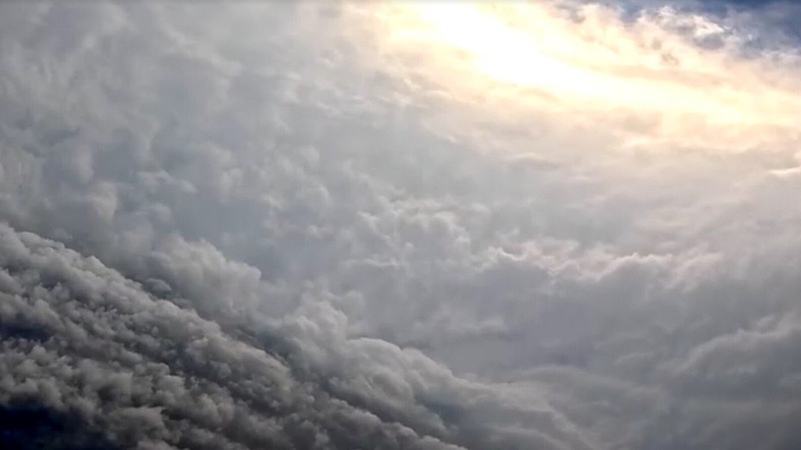 'Hurricane hunters' fly through eye of Melissa