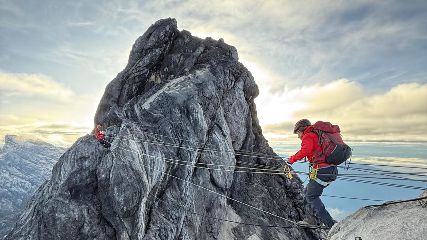 Elite Mountaineering Team Enjoys Success on Carstensz Pyramid, Oceania