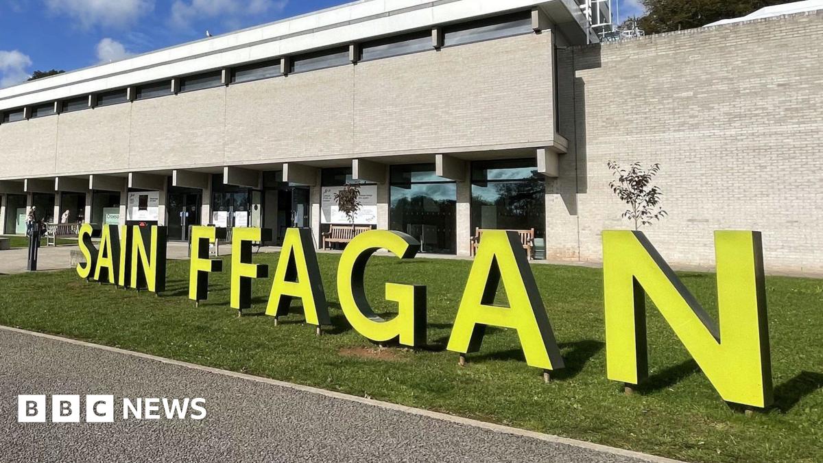 The exterior of muesum with large yellow letters individually standing which spell out 'Sain FFAGAN'.