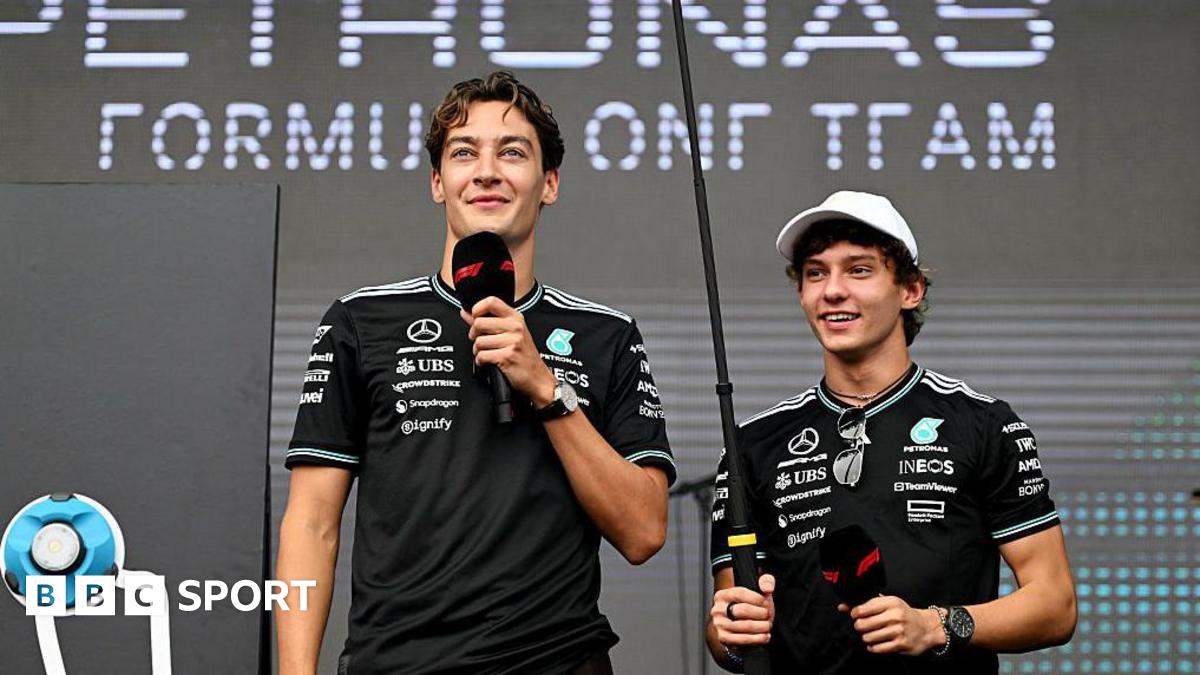 George Russell (left) and Kimi Antonelli