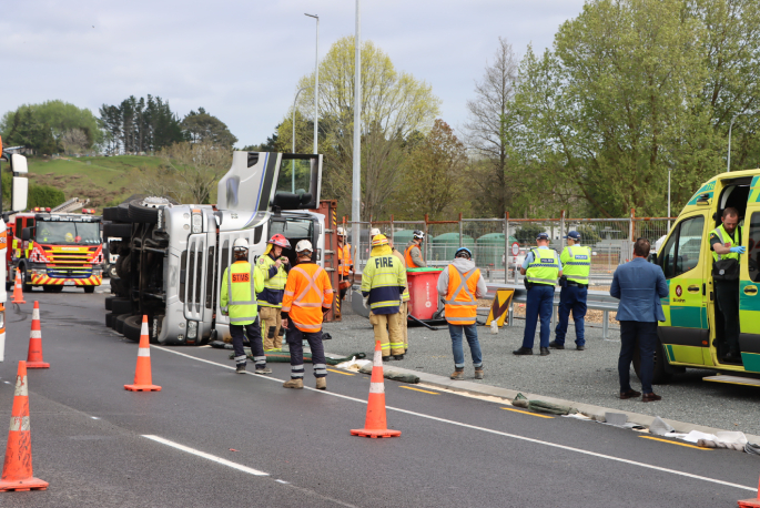 SunLive - Emergency crews respond to Tauriko truck crash