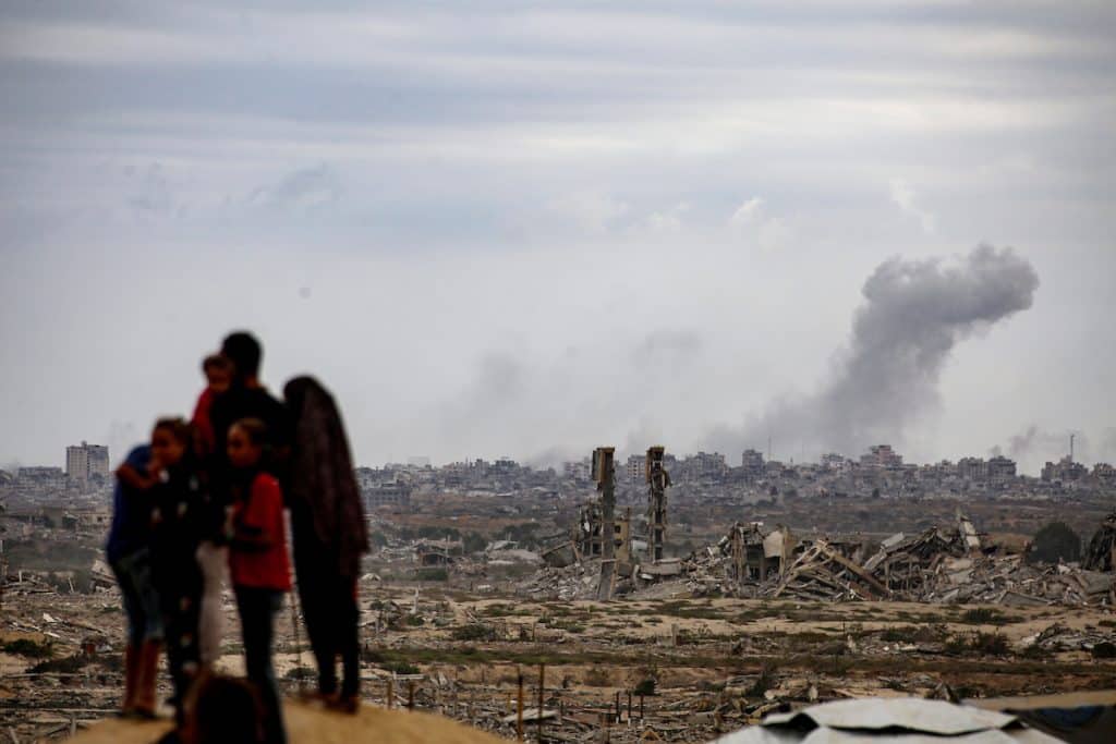 Smoke rises as Israeli forces open fire on Palestinians attempting to return north on al-Rashid Street, October 09, 2025. (Photo: Omar Ashtawy/APA Images)
