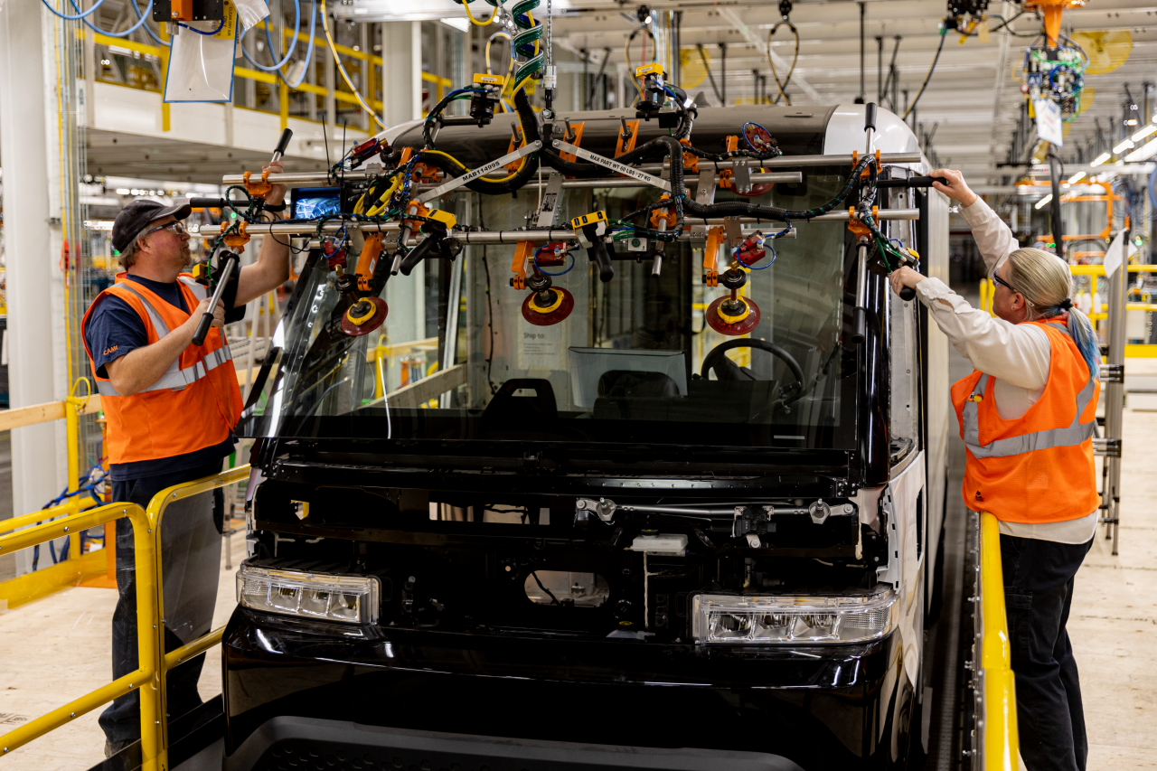 Ford threatens to sue GM over Ingersoll plant shutdown