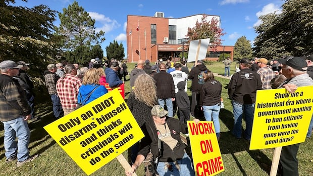 Opponents of federal gun buyback program rally outside Cape Breton police HQ
