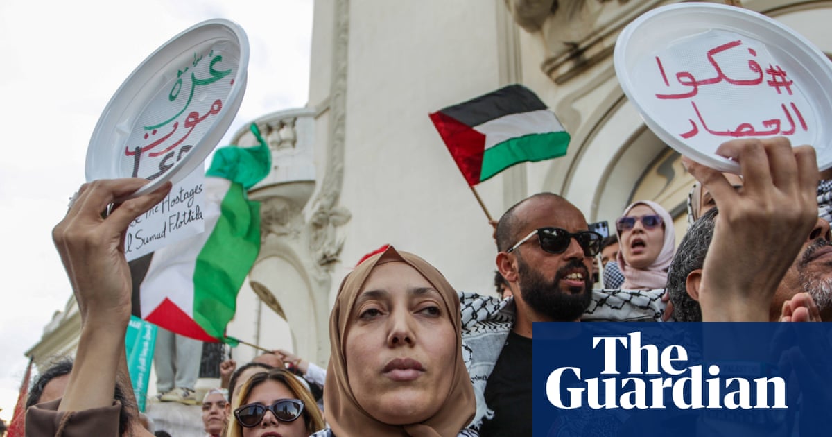 Trump says Gaza peace deal ‘very close’ as Israel continues airstrikes | Donald Trump