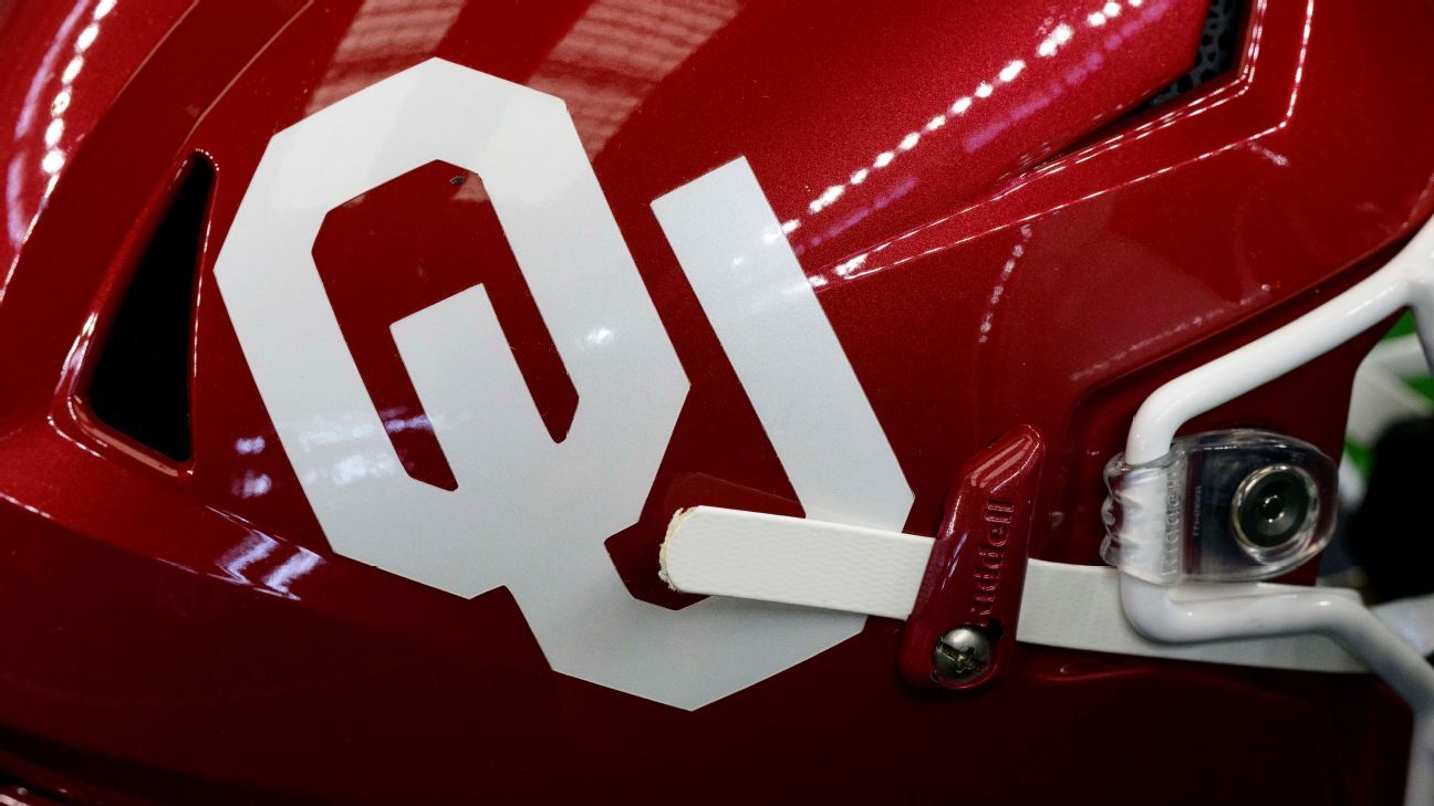 Oklahoma WR Keontez Lewis hits head on wall, exits game