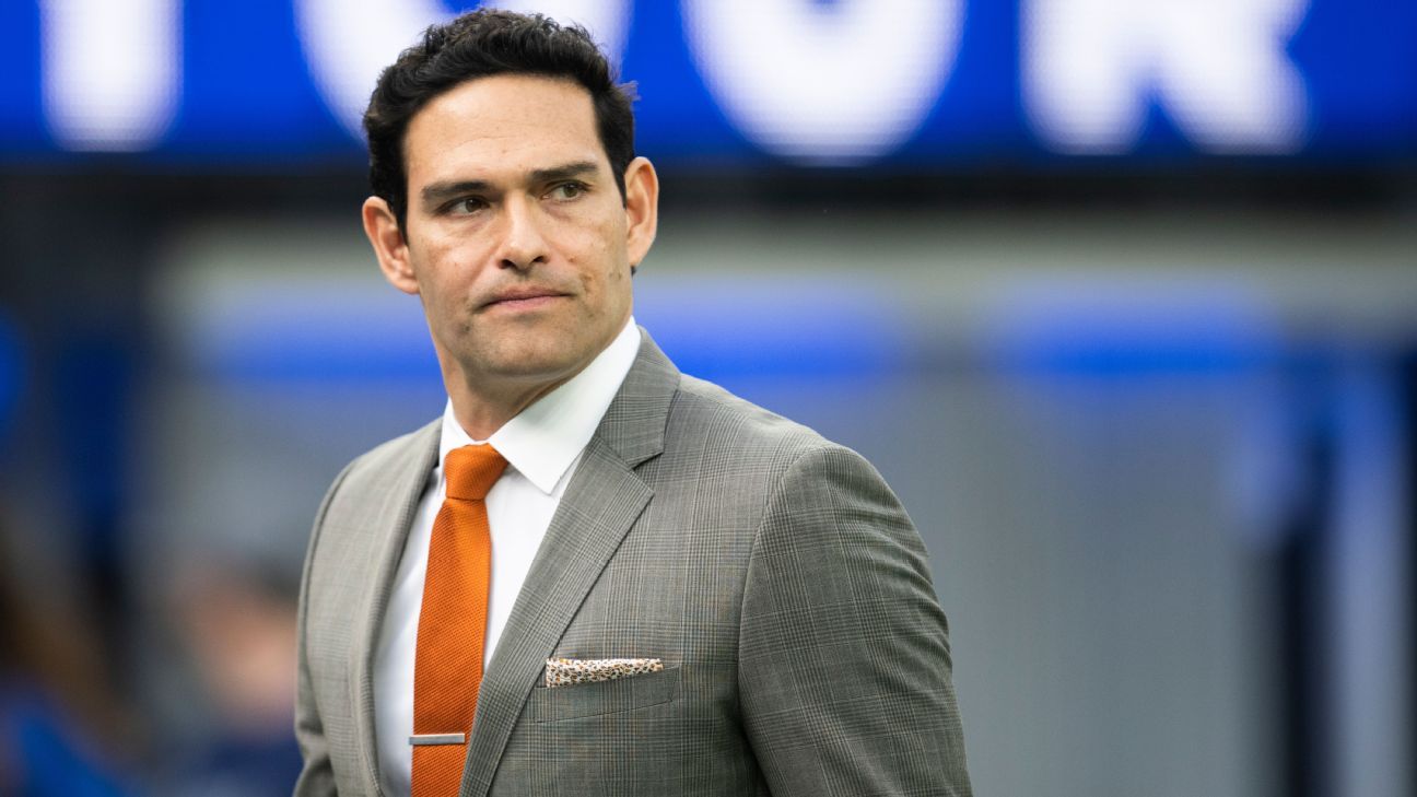 Ex-QB Mark Sanchez charged for allegedly attacking truck driver