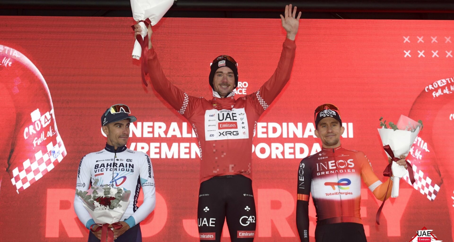 Brandon McNulty on the final podium, with Edoardo Zambanini (Bahrain - Victorious) and Michal Kwiatkowski (Ineos Grenadiers). (Photo: Sprint Cycling/UAE Team Emirates-XRG)