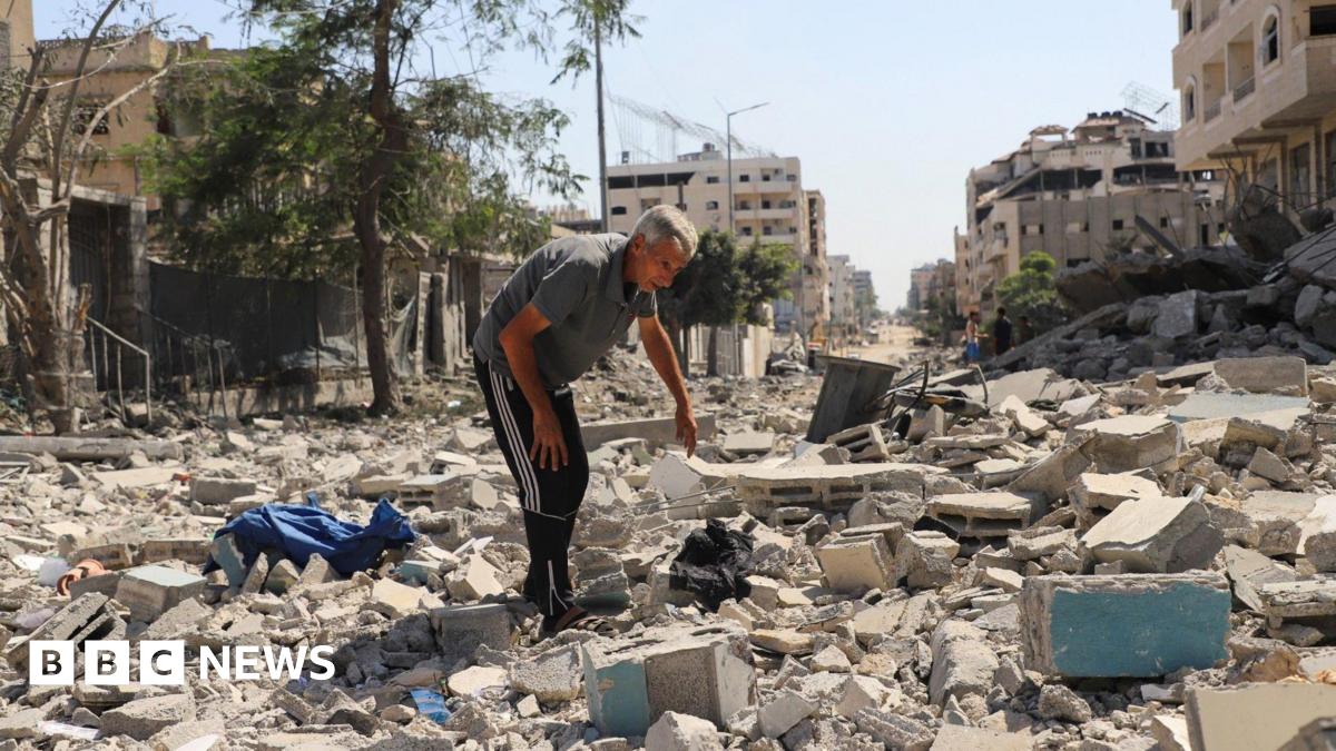 Rob Burrow (left) and Kevin Sinfield (right)