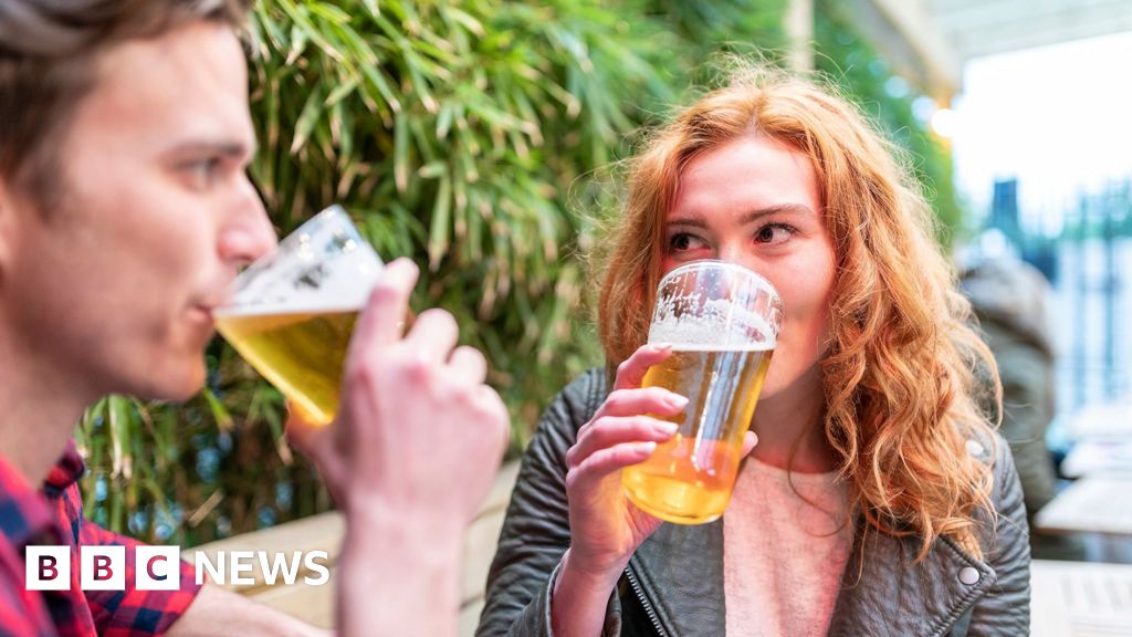 Pubs could stay open longer under licensing reforms