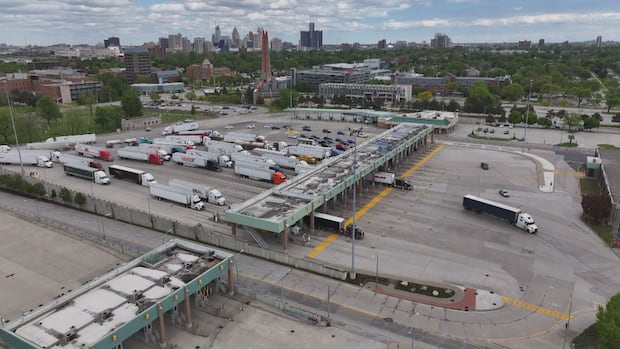 CBSA systems outage at Canada-U.S. border a 'big red flag,' says security expert