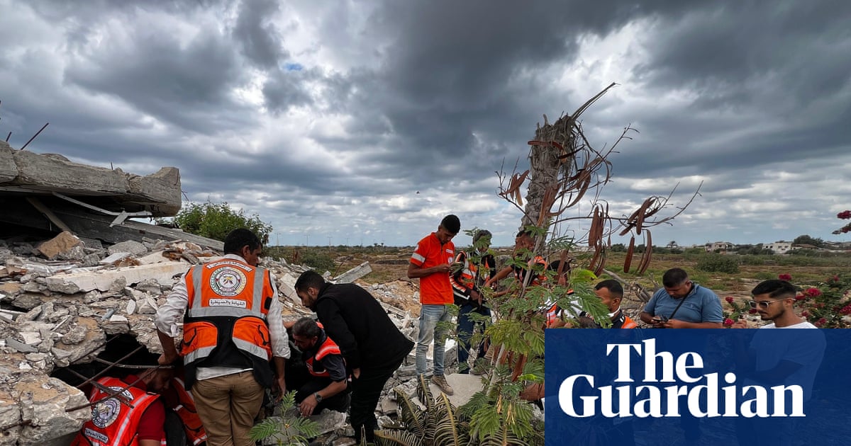 ‘My heart is broken’: Palestinians begin searching the Gaza rubble for their dead | Gaza
