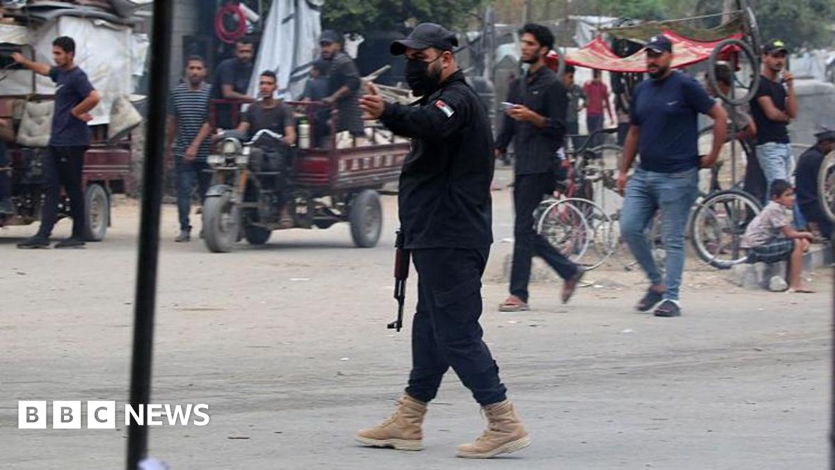 An armed member of the internal security forces loyal to Hamas directs traffic in the central Gaza Strip. Photo: 12 October 2025