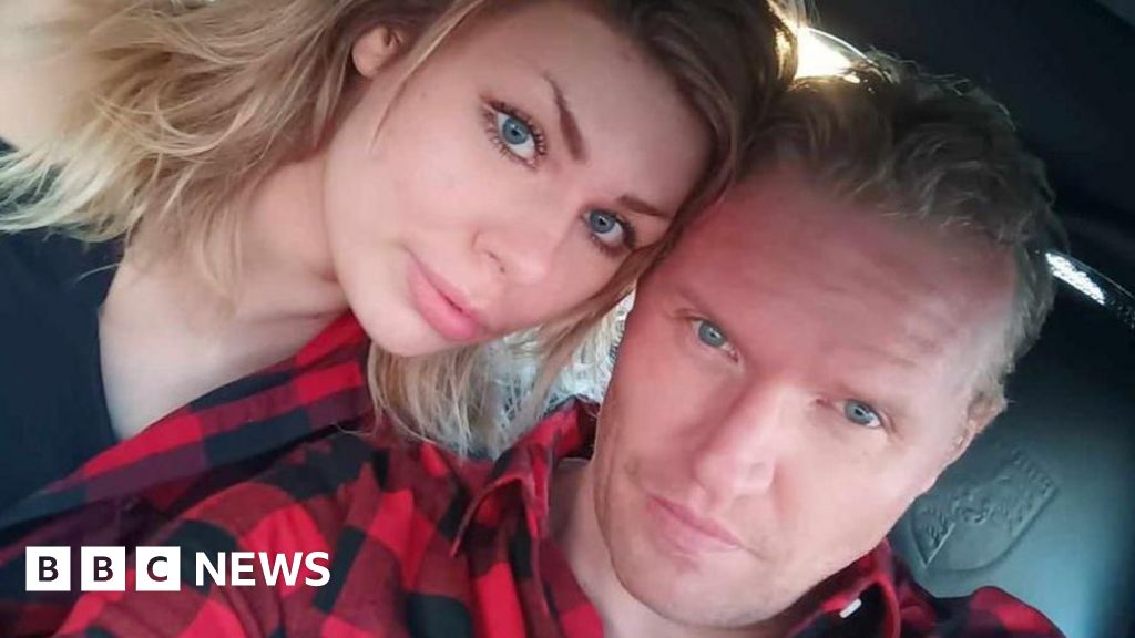 Man accused of girlfriend murder claims she stabbed herself