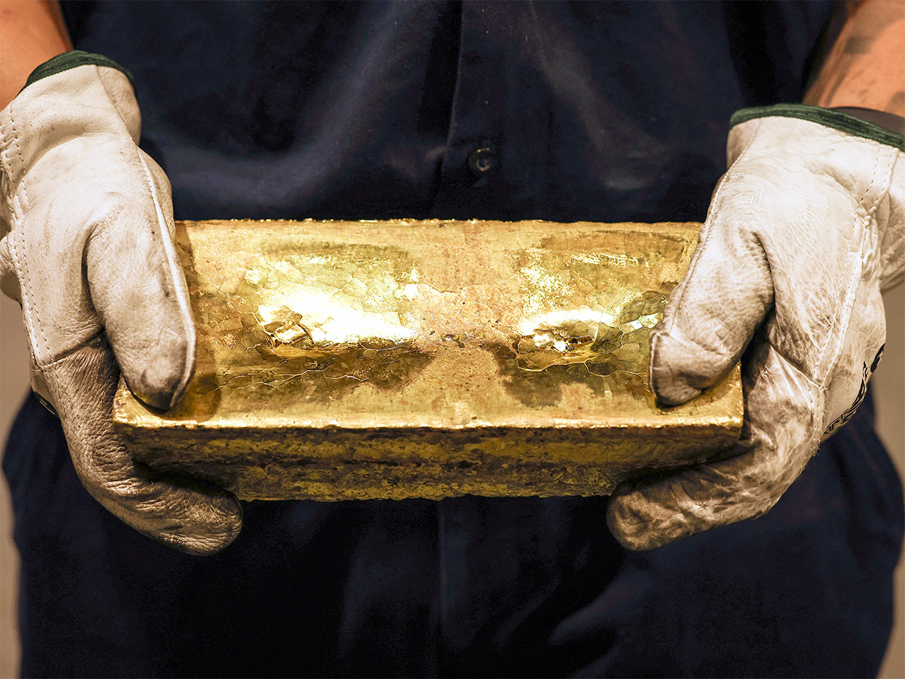 Can the price of gold continue its record run? UBS experts add their weight