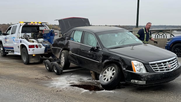 Dashcam video shows car crash on Saskatoon's University Bridge