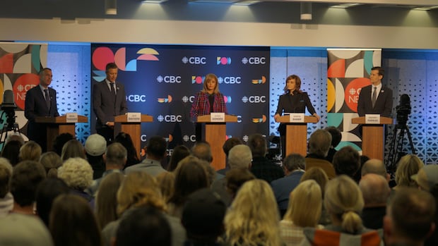 Lively debate sees Calgary mayoral hopefuls spar over safety, growth and leadership