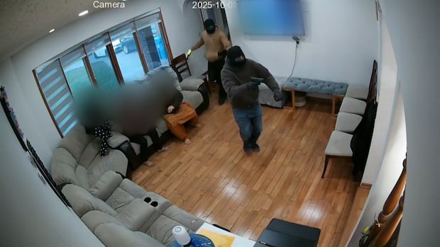 2 Winnipeg men recovering after being shot during robbery at home-based jewelry business