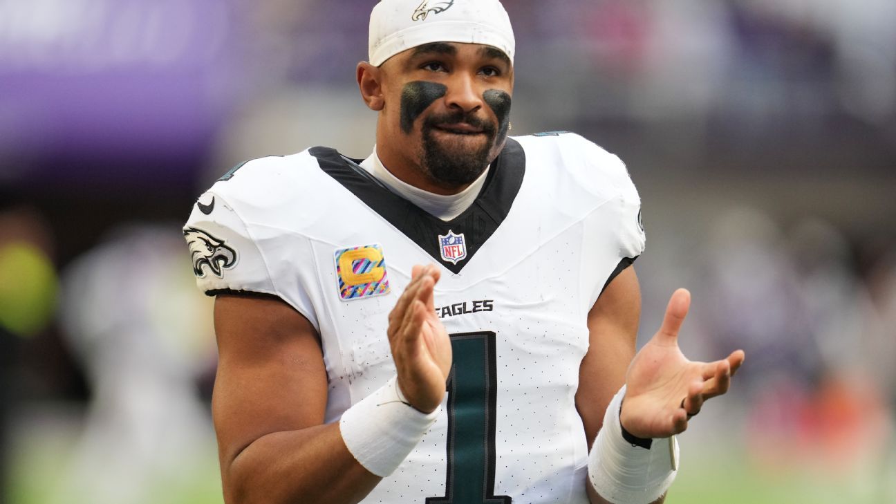 Jalen Hurts authors perfect passer rating in Eagles' victory