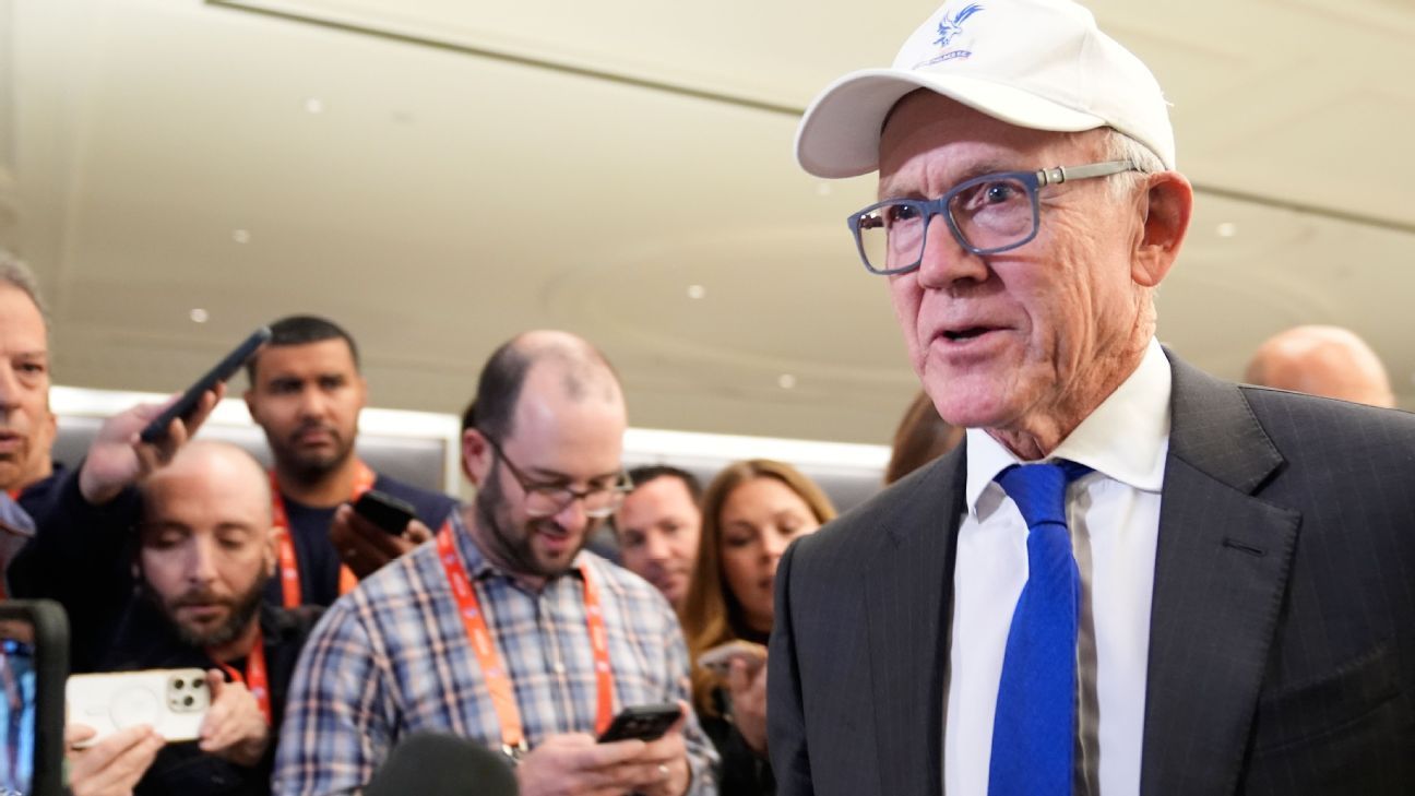 Jets owner defends coach Glenn, blames winless start on QB Fields