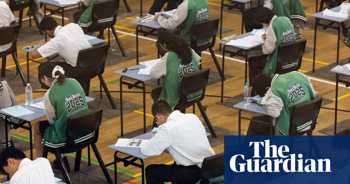 Are you smarter than a 12th grader? Relive HSC anxiety with a quiz based on this year’s maths exam | Australian education