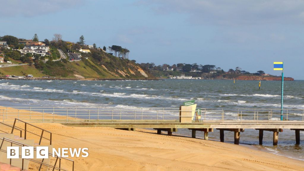 British man drowns in Australia after surfboard snaps