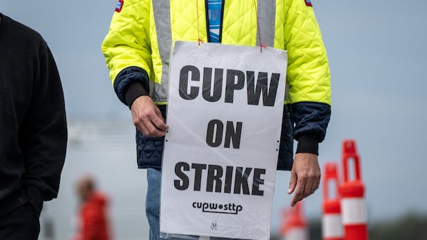 Canada Post workers union loses challenge of back-to-work order