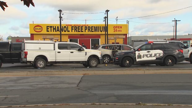 Woman charged after being found with Amber Alert, homicide suspect in Niagara Falls this week