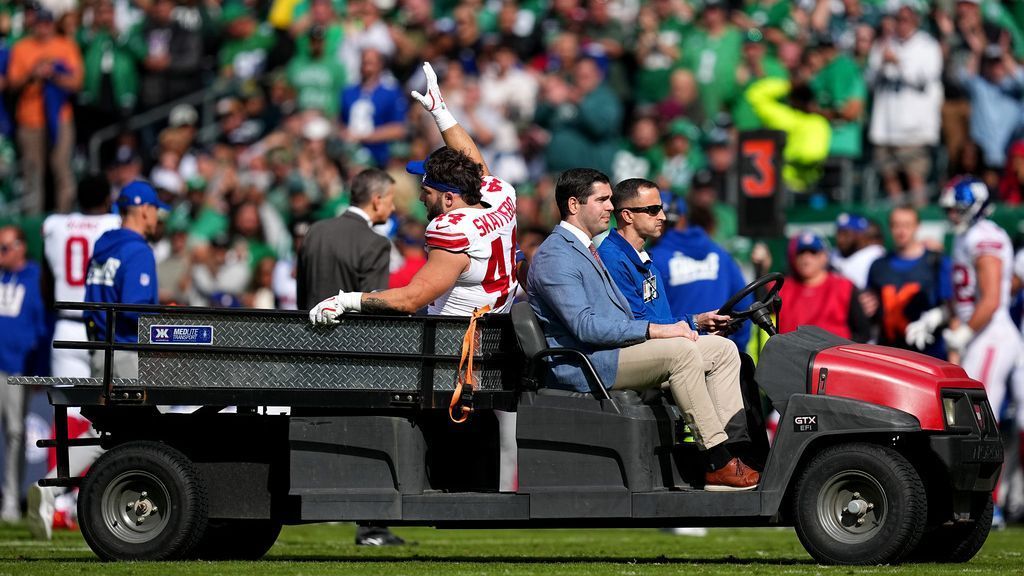 Giants RB Cam Skattebo carted off with serious ankle injury
