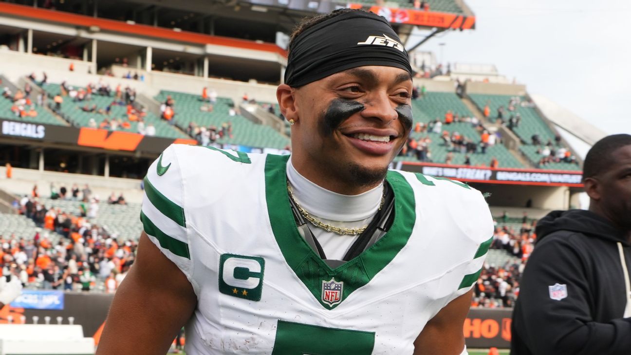 After emotional week, Justin Fields helps Jets win first game