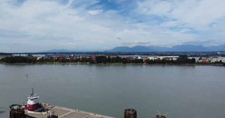 More than 500 people pack Richmond hotel to learn about Cowichan Nation land ruling - BC