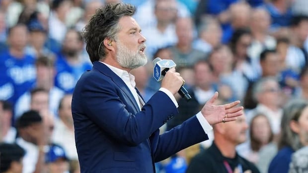 Rufus Wainwright changes O Canada lyrics for Game 5 of World Series