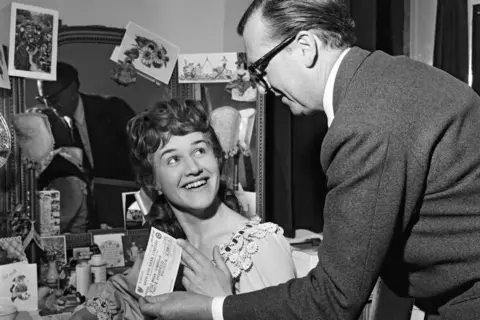 Getty Images Patricia Routledge gets ready for a performance in 1962