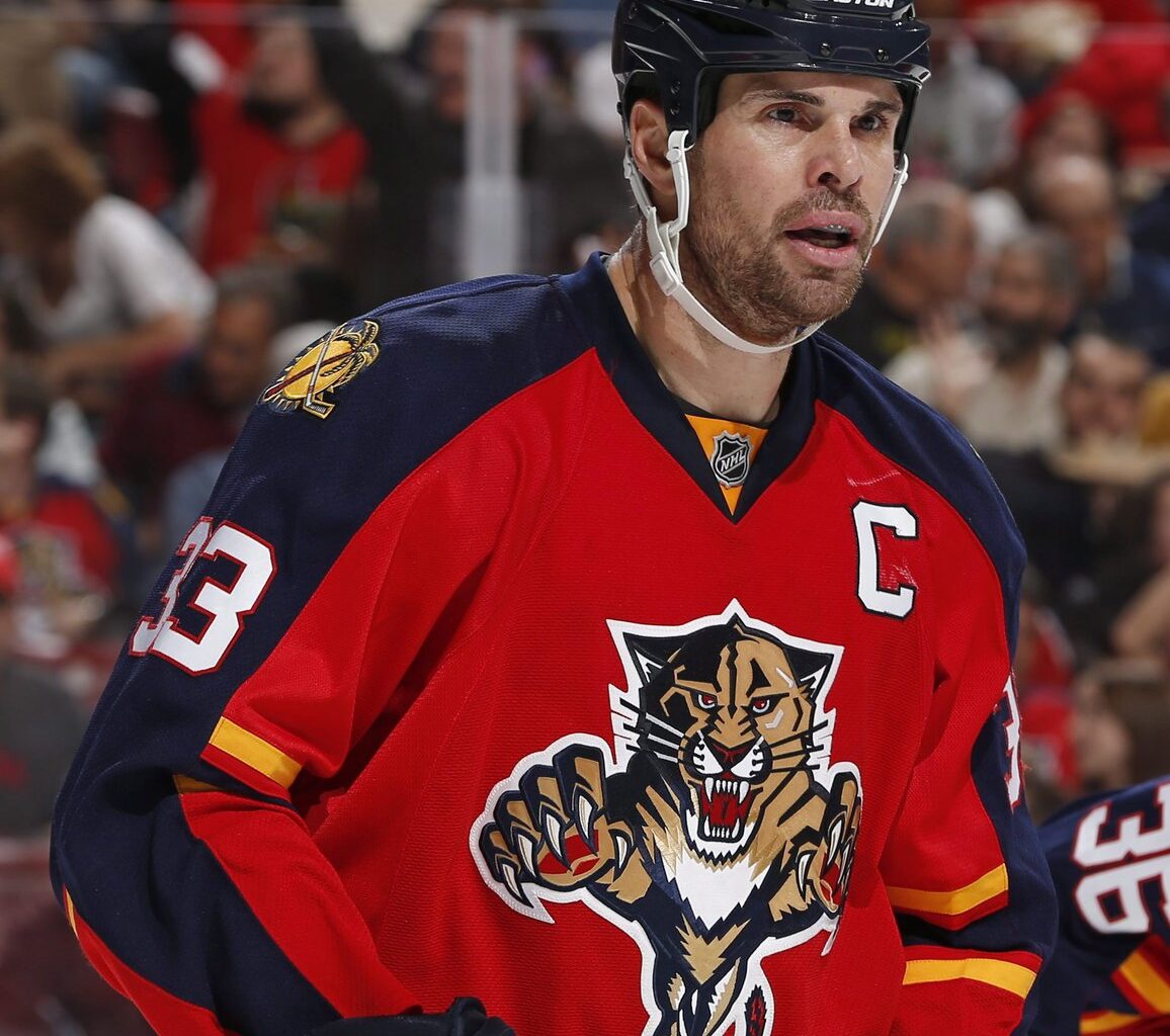 Woman alleges former Vancouver Canuck Willie Mitchell sexually assaulted her in 2022