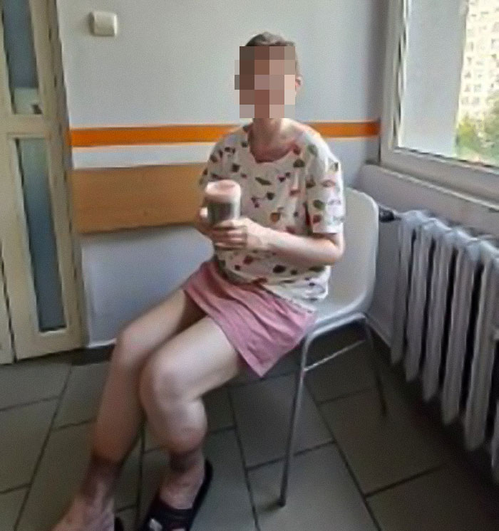 Teen missing 27 years found living in parents’ house in horrific condition, sitting on a chair holding a drink.