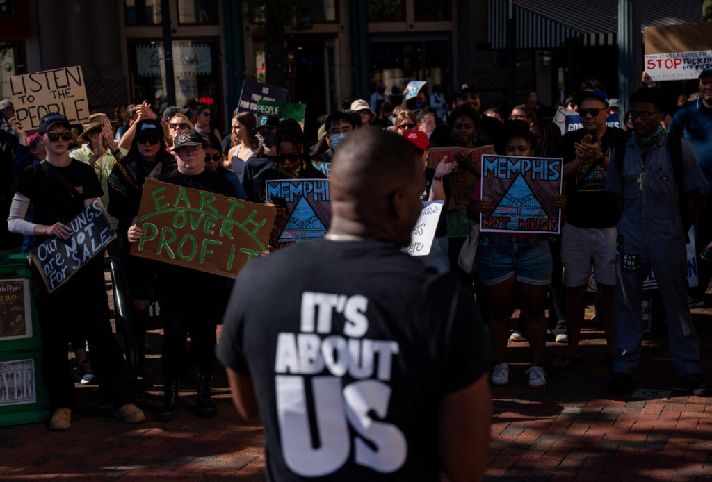 People rally against the deployment of the National Guard and federal agencies in Memphis