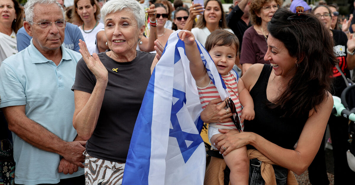 Israelis honour Trump as hostages return home two years after their capture