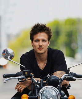 "Come Musica: The Power of Music in Education." Presentation and Concert by Italian-German Singer-Songwriter Teo Bok