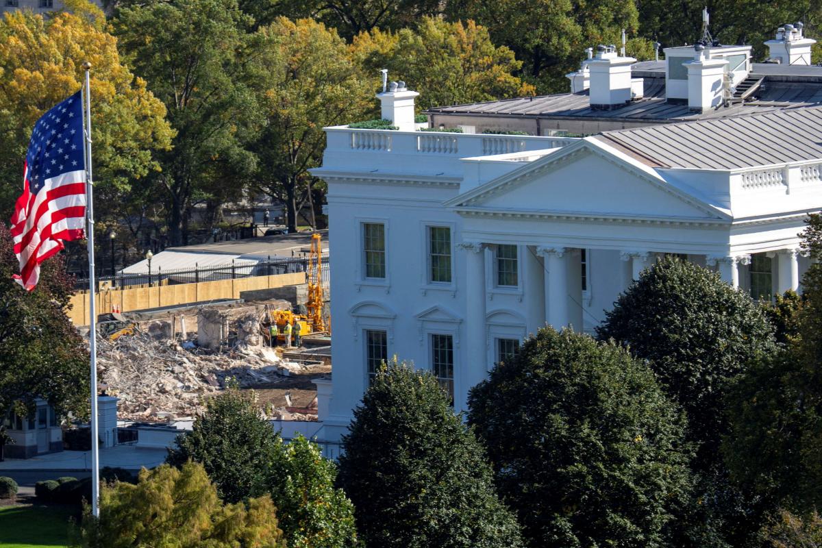 Scene of rubble after Trump has East Wing demolished