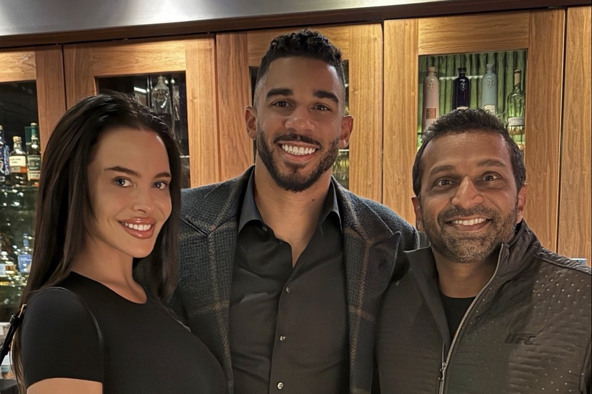 Canucks fans outraged after Kane hangs with FBI director