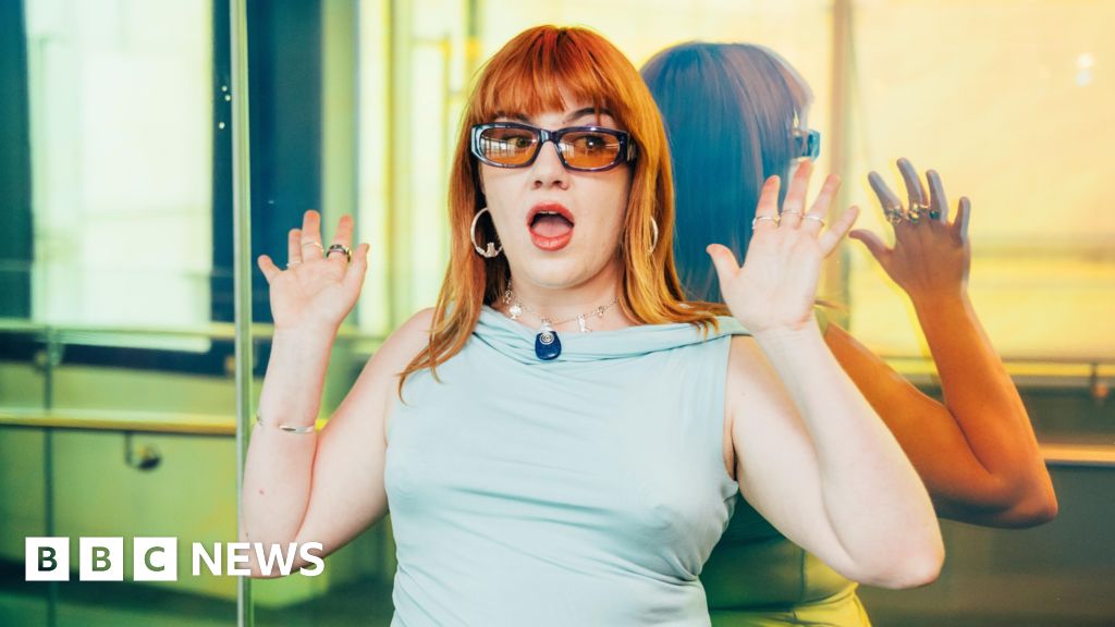 Irish singer CMAT postpones UK tour due to wisdom tooth pain