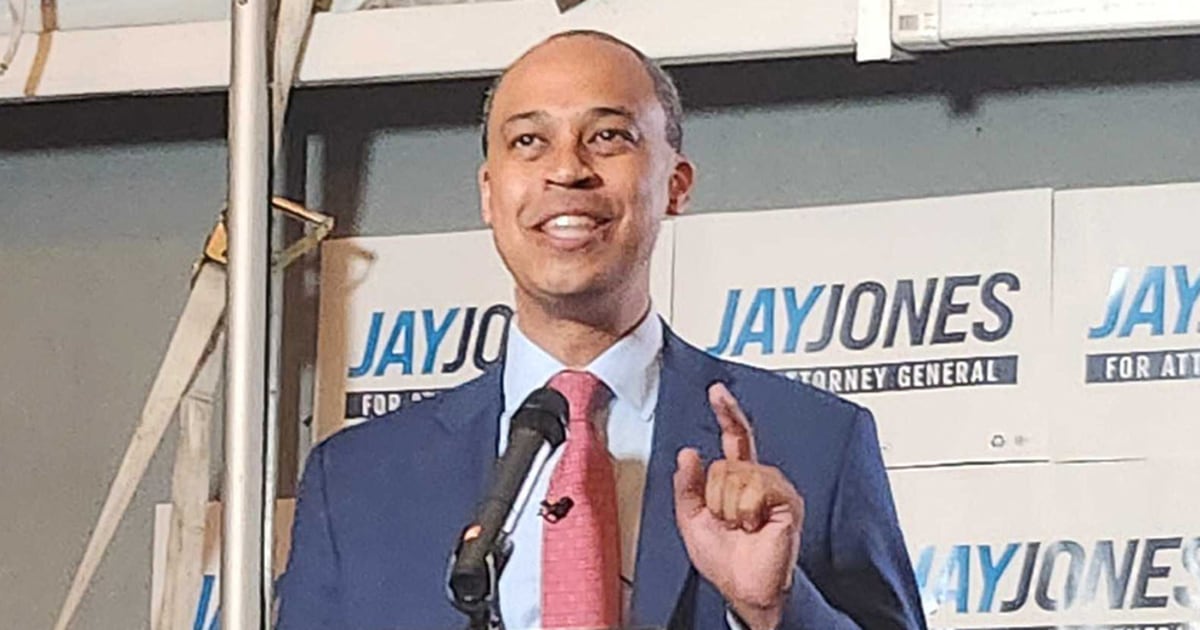 Virginia attorney general candidate Jay Jones under fire over resurfaced text messages suggesting Republican should get "bullets to the head"