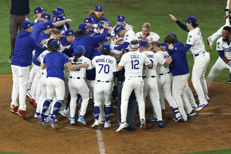 Image: World Series - Toronto Blue Jays v Los Angeles Dodgers - Game Three