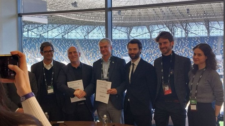 Group photo during the signing of a cooperation agreement between Ukrainian alliance *New Energy of Ukraine* and French company *Prométhée Earth Intelligence* at the IT Arena in Lviv, September 27, 2025. (Source: DEV.UA)