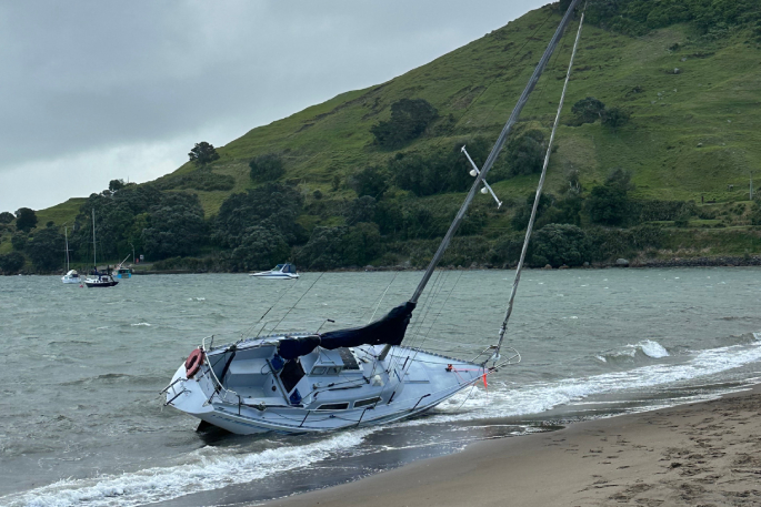 SunLive - Two yachts grounded at Mount Maunganui