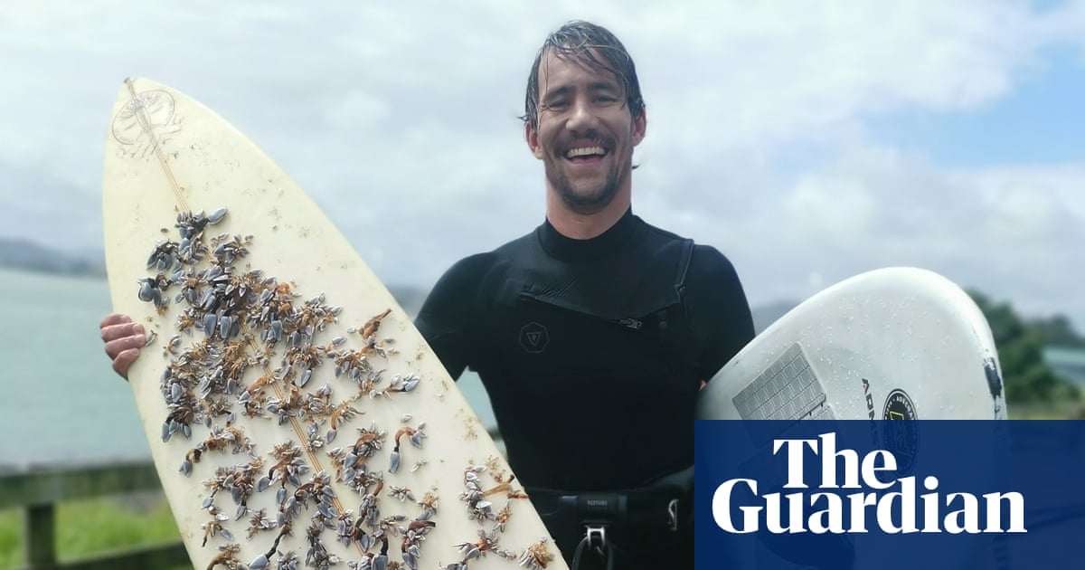 Man finds surfboard that drifted 2,400km from Australia to New Zealand – and tracks down owner | New Zealand