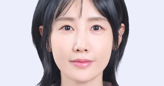 Byul's Urgent Passport Photo Reveals Youthful Beauty - 조선일보