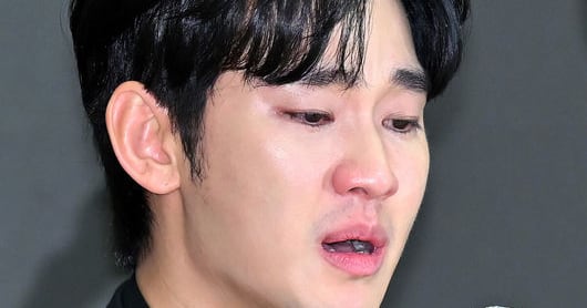 Kim Soo-hyun Denies Underage Dating Claims, Labels Evidence False - 조선일보